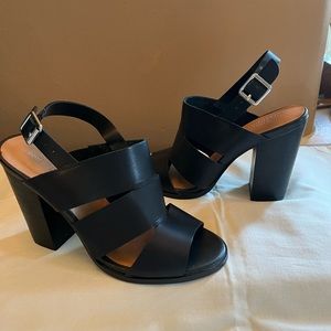 URBAN OUTFITTERS Size 6B; black slingback shoe